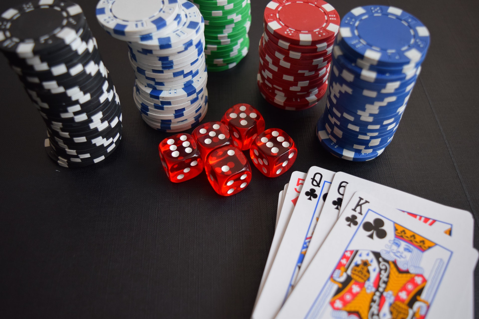 The Advantages of Online Gambling
