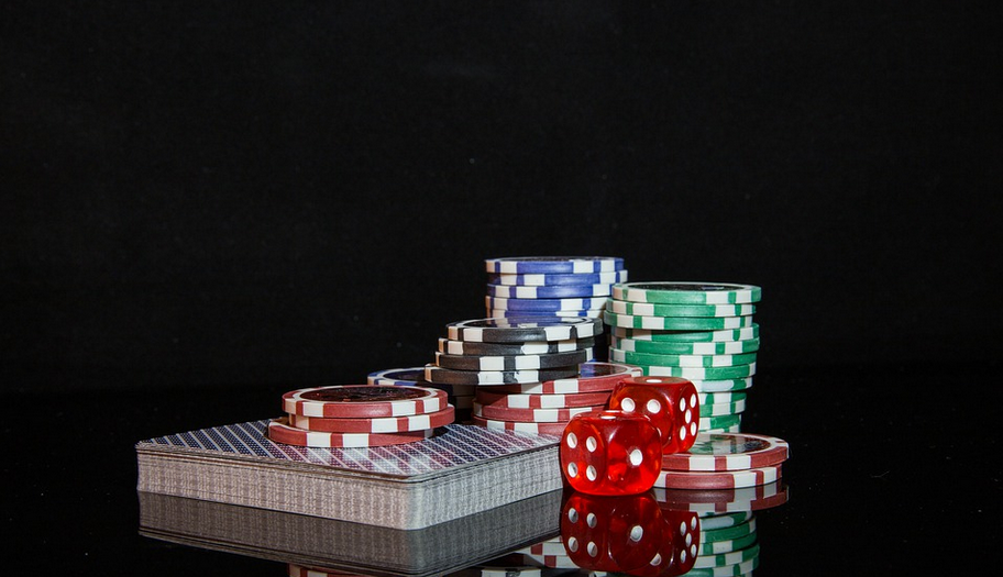 Reasons to Play Blackjack With Contact Lenses